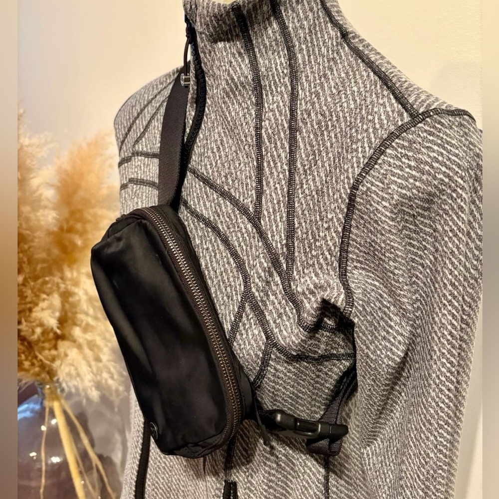 Lululemon everywhere belt bag pouch